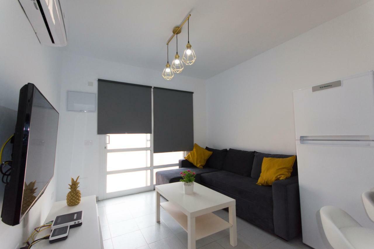 Bungalow With Terrace Near The Beach San Bartolomé エクステリア 写真